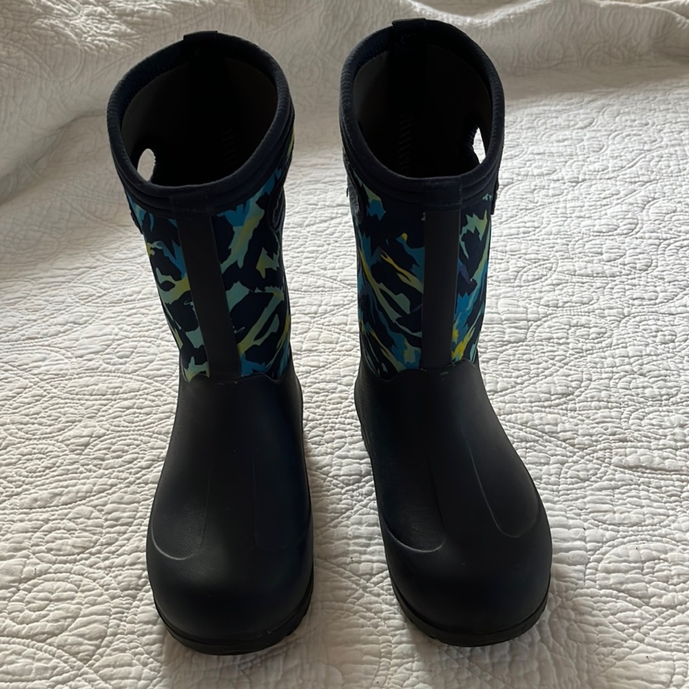 Kids Bogs boots, size 1, blue mountain pattern
